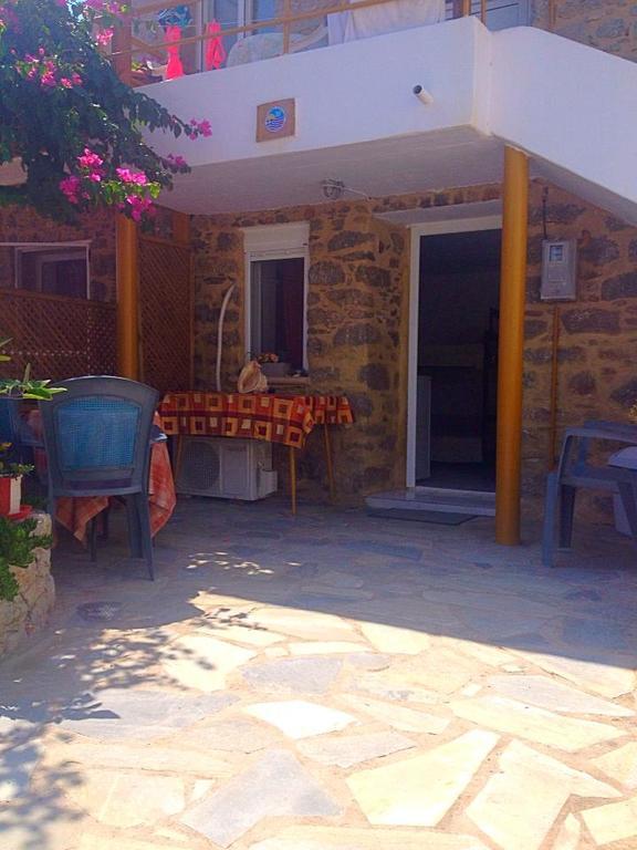 Spiros Apartments Ливадия Экстерьер фото