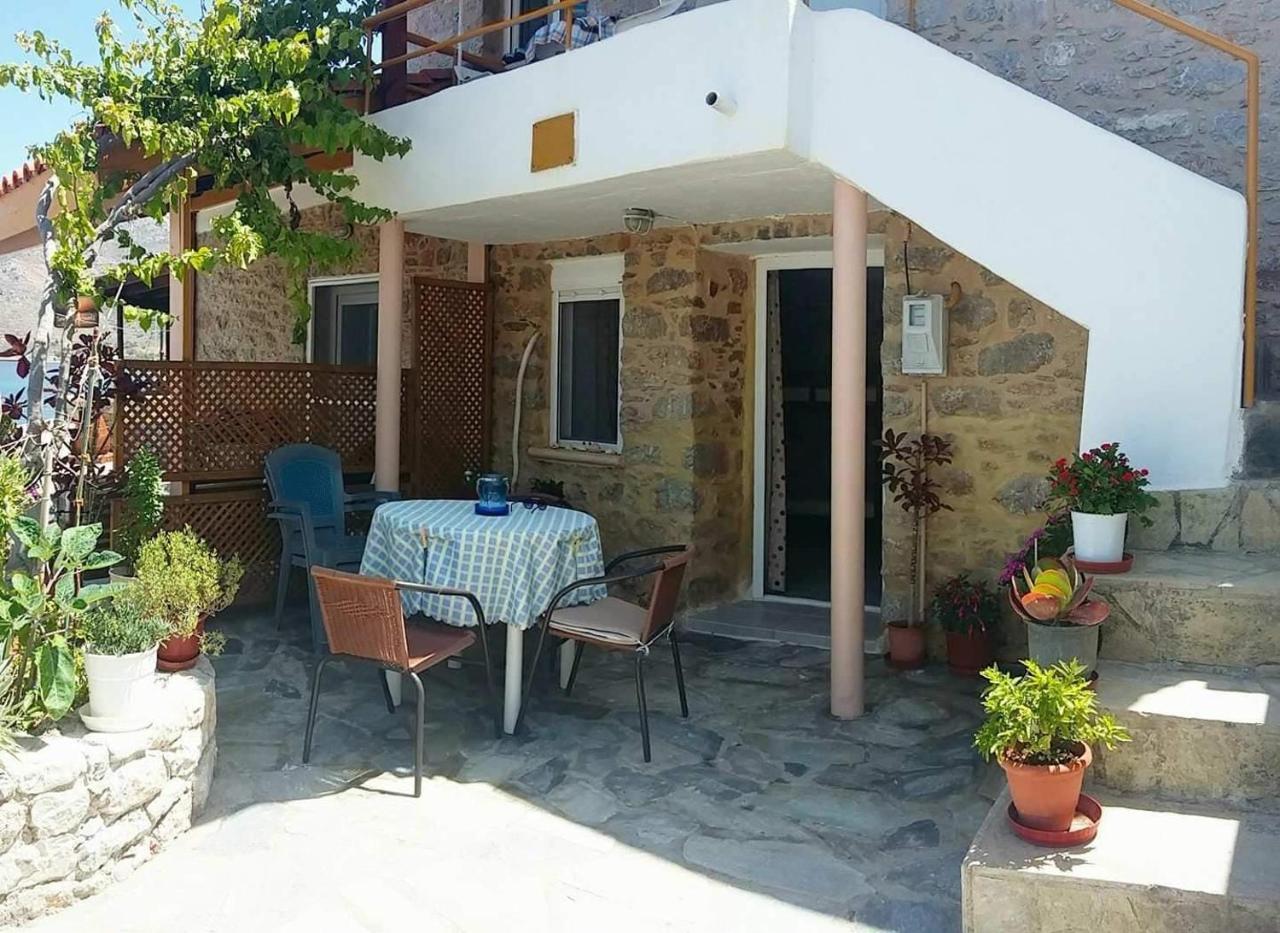 Spiros Apartments Ливадия Экстерьер фото